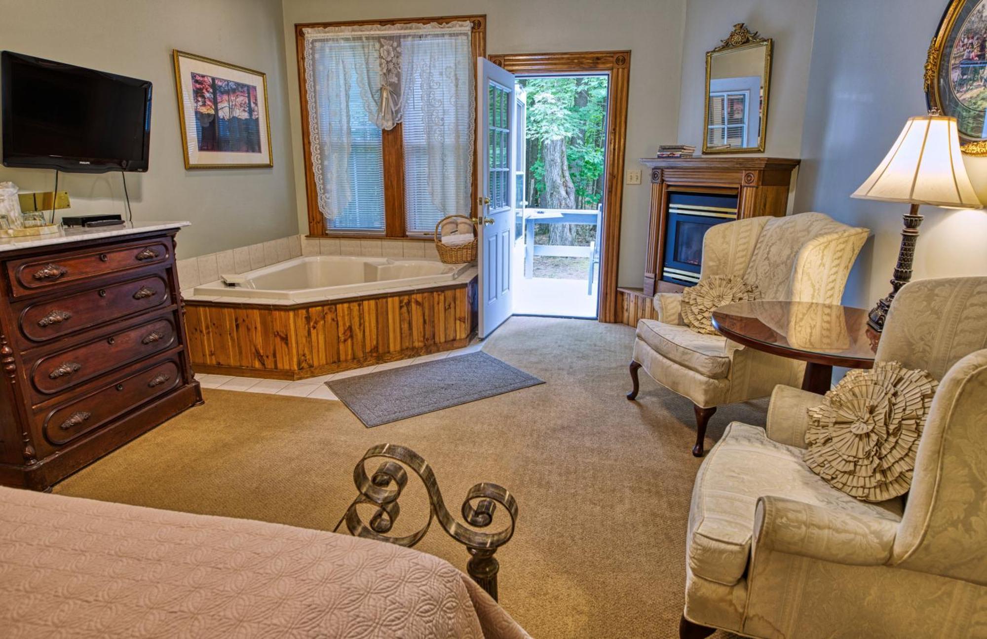 Rockwell Falls Inn And Wine Bar Lake Luzerne Δωμάτιο φωτογραφία