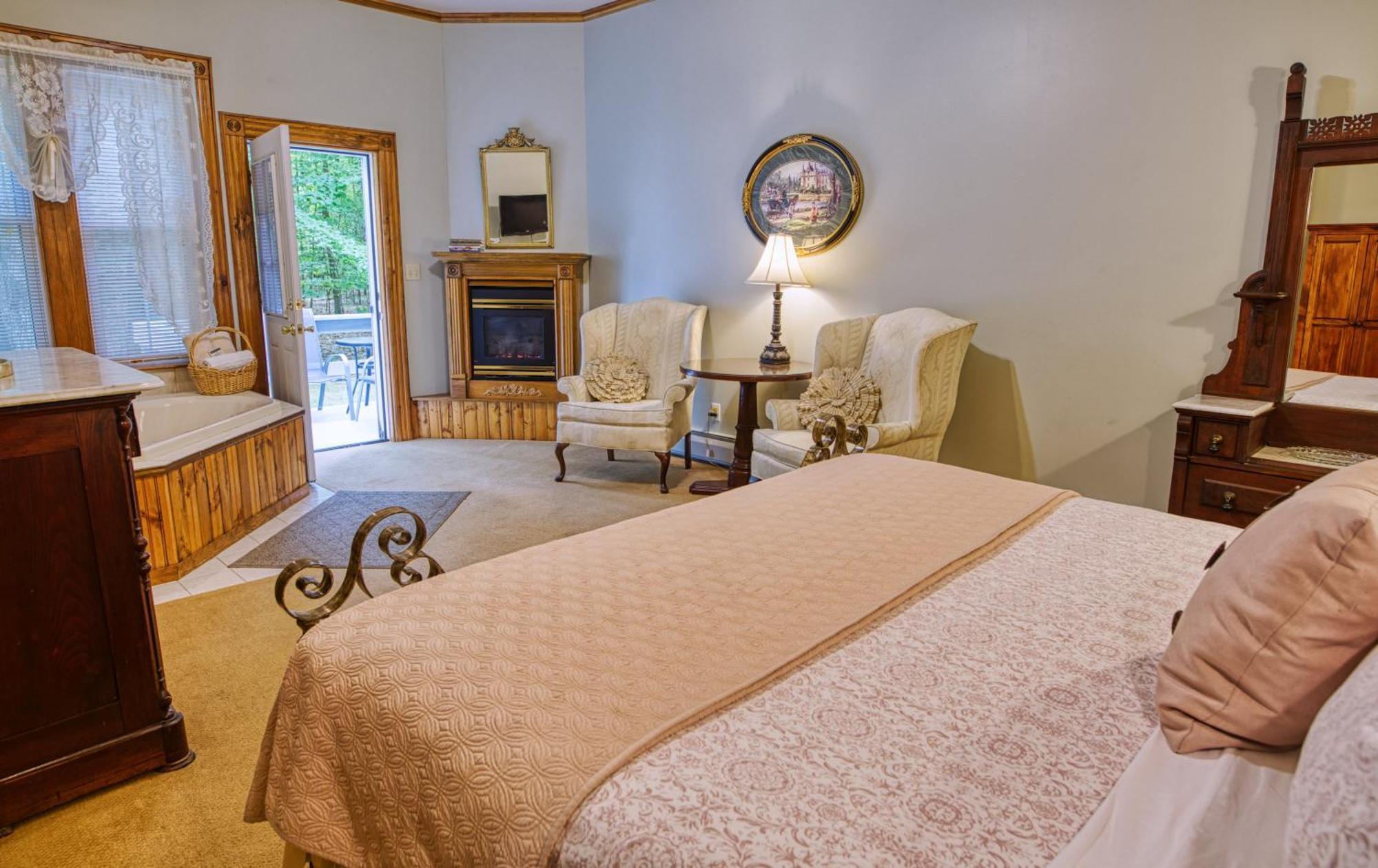 Rockwell Falls Inn And Wine Bar Lake Luzerne Δωμάτιο φωτογραφία