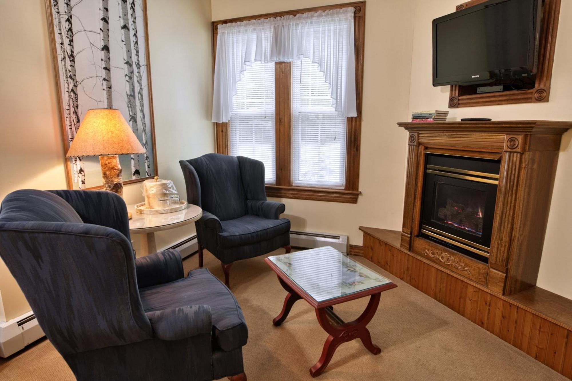 Rockwell Falls Inn And Wine Bar Lake Luzerne Δωμάτιο φωτογραφία