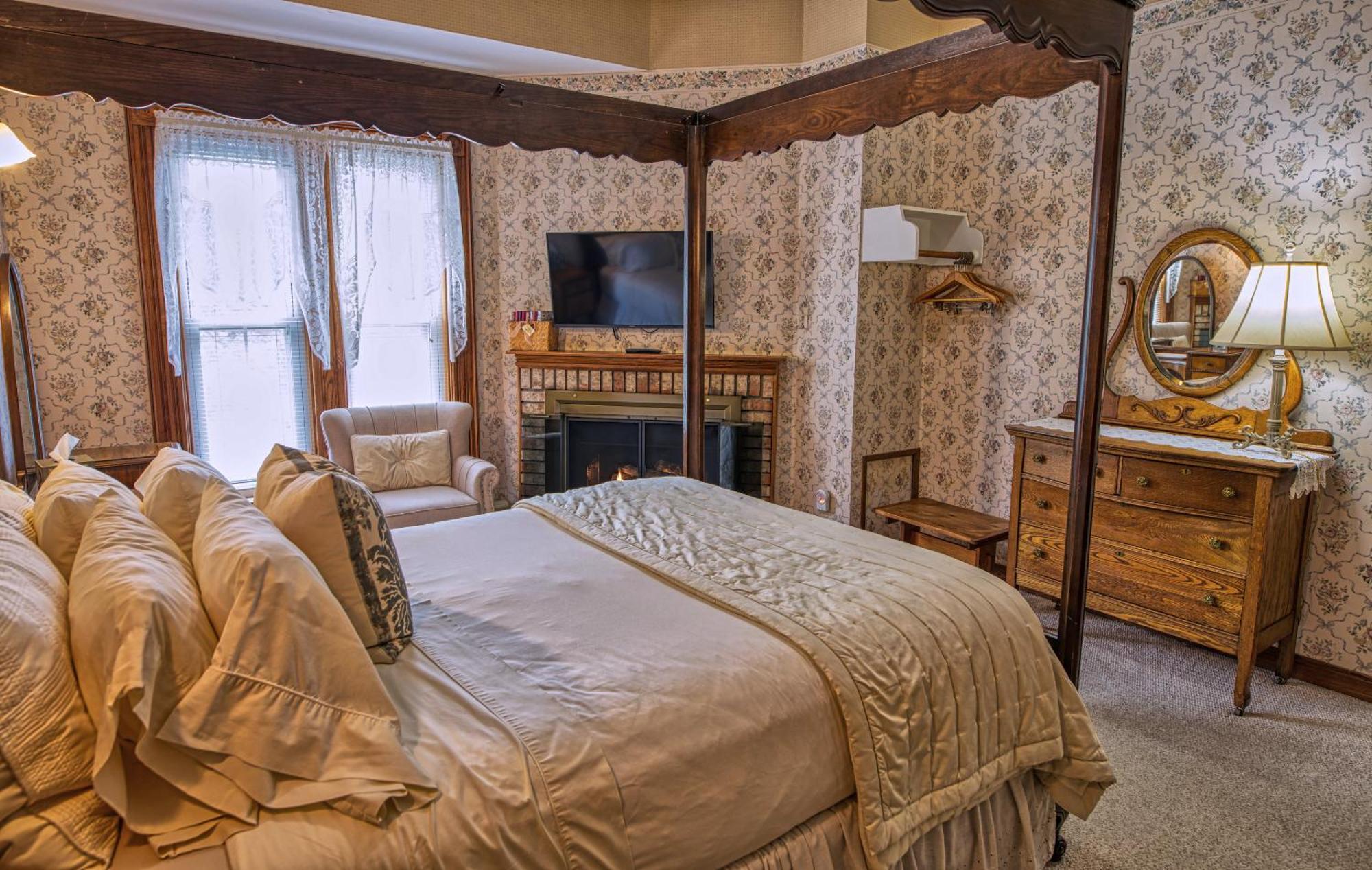 Rockwell Falls Inn And Wine Bar Lake Luzerne Δωμάτιο φωτογραφία