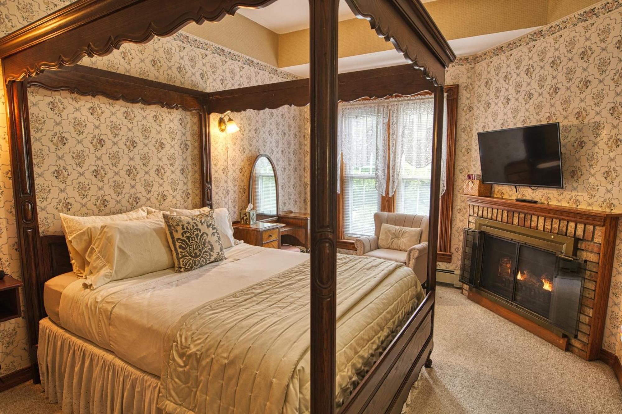 Rockwell Falls Inn And Wine Bar Lake Luzerne Δωμάτιο φωτογραφία