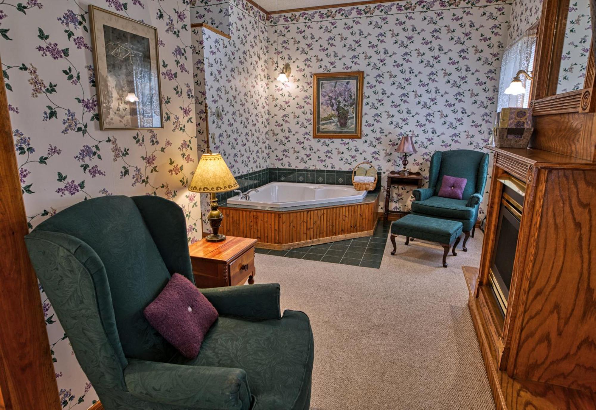Rockwell Falls Inn And Wine Bar Lake Luzerne Δωμάτιο φωτογραφία