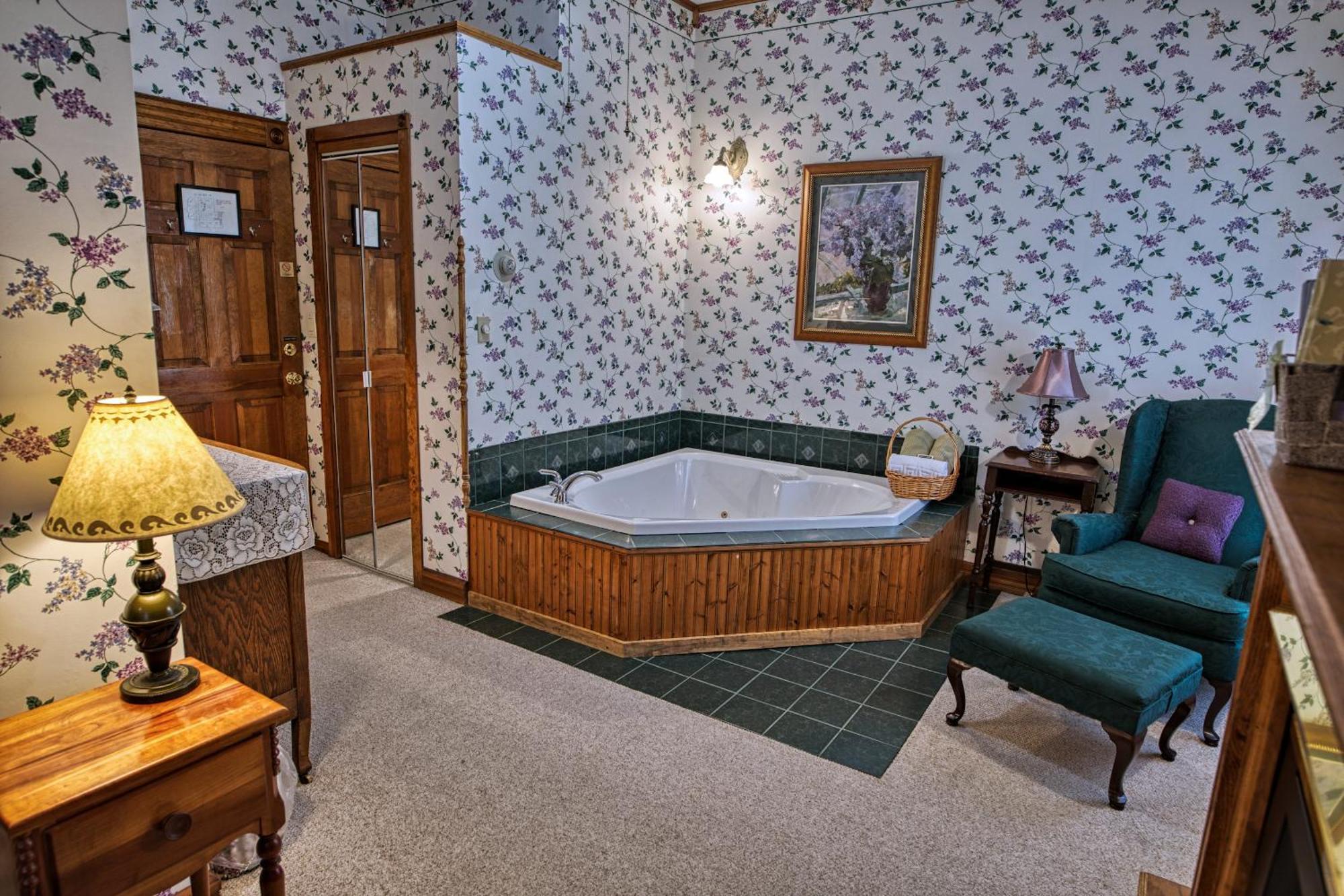 Rockwell Falls Inn And Wine Bar Lake Luzerne Δωμάτιο φωτογραφία
