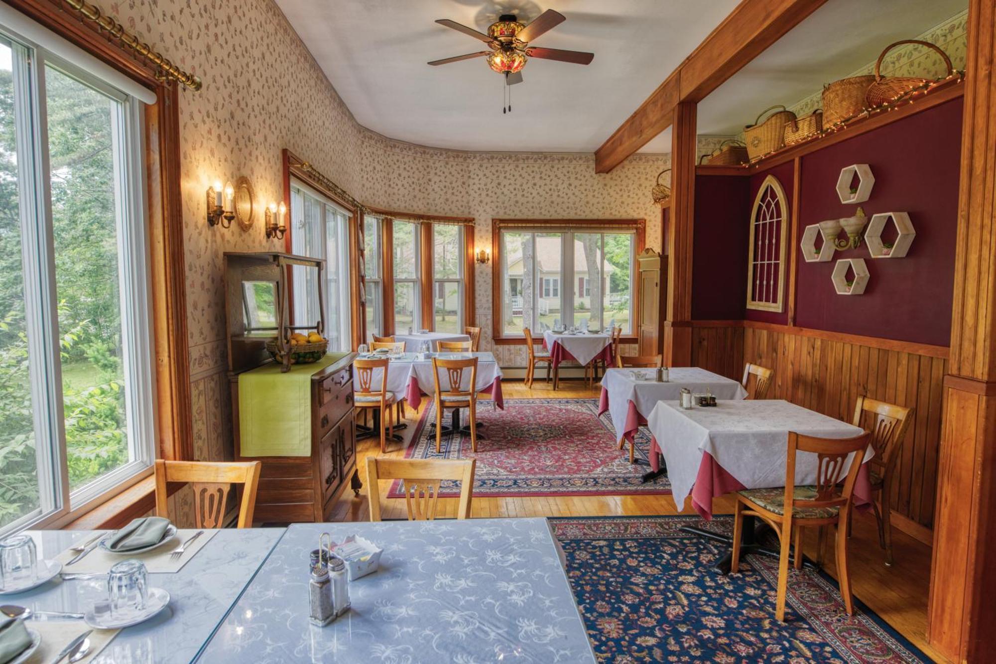 Rockwell Falls Inn And Wine Bar Lake Luzerne Εξωτερικό φωτογραφία