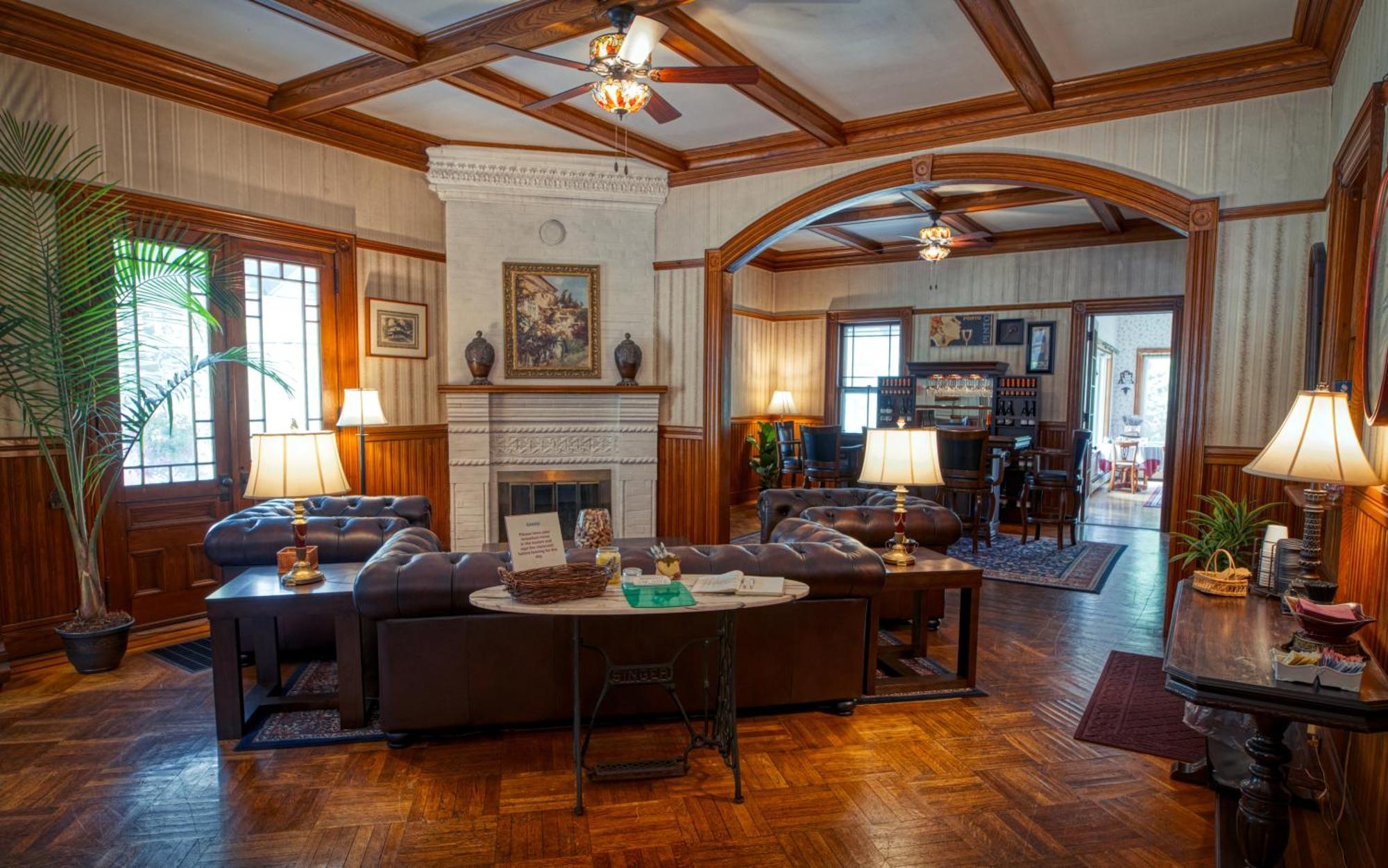 Rockwell Falls Inn And Wine Bar Lake Luzerne Εξωτερικό φωτογραφία