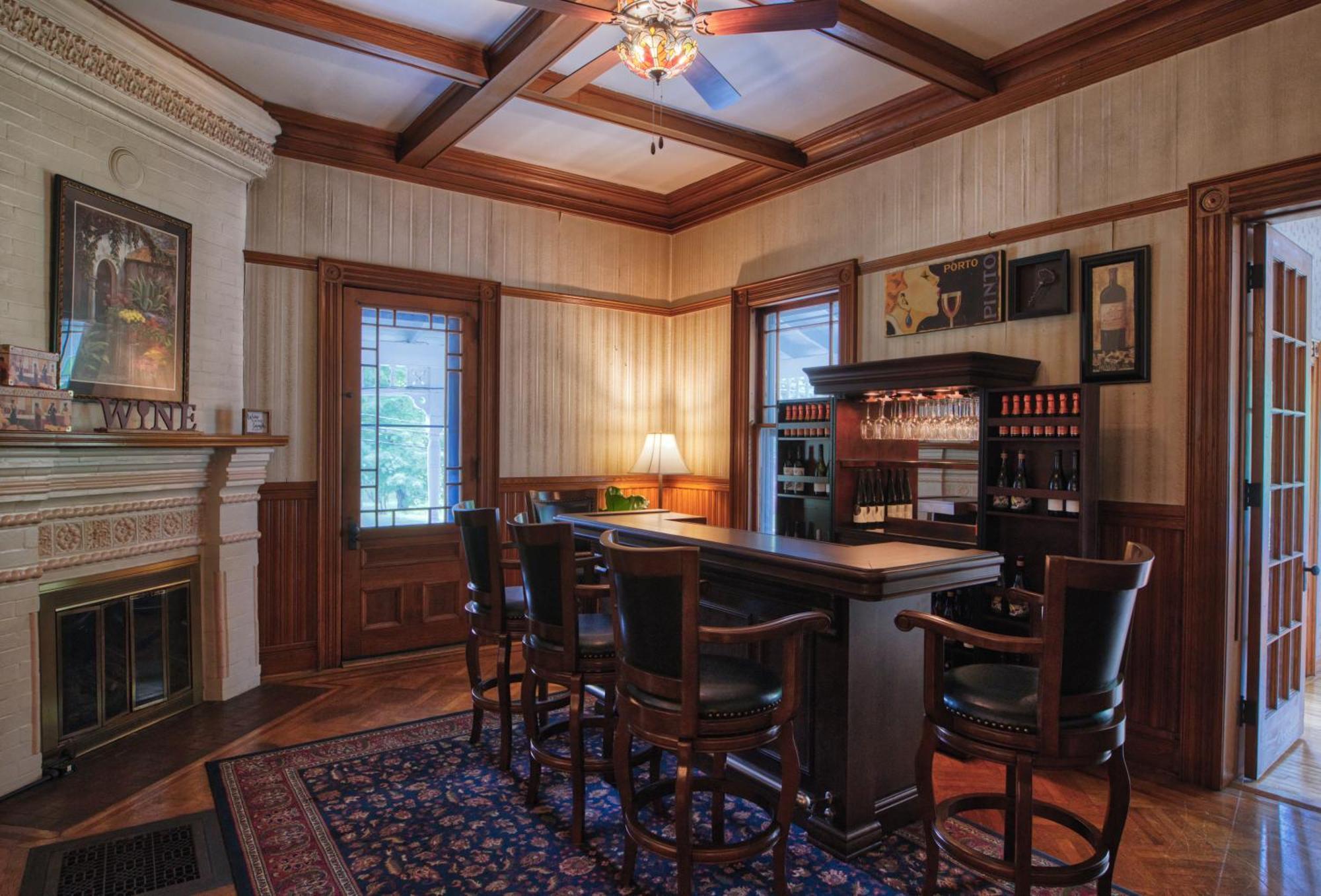 Rockwell Falls Inn And Wine Bar Lake Luzerne Εξωτερικό φωτογραφία