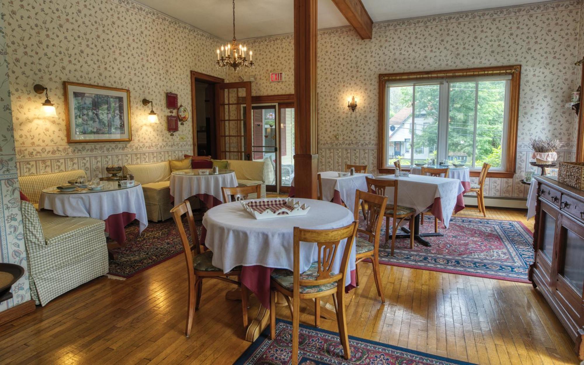 Rockwell Falls Inn And Wine Bar Lake Luzerne Εξωτερικό φωτογραφία